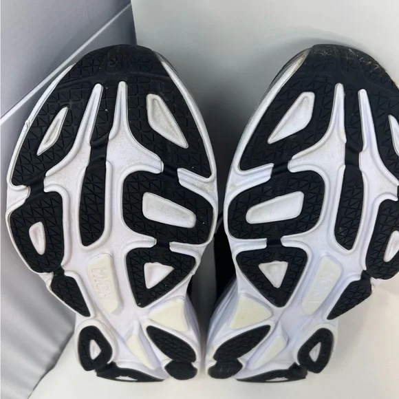 Hoka One One Bondi 8 Men's Running Shoes Athletic Sneakers Size 13D Black White - Picture 9 of 10